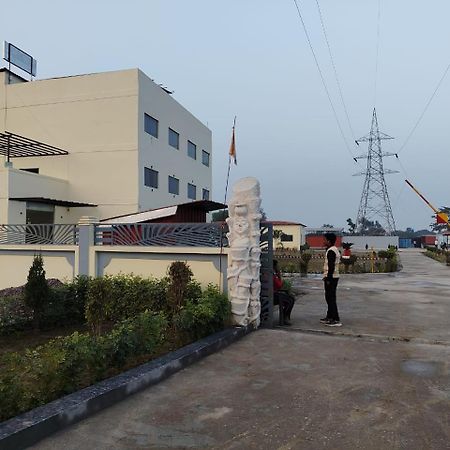 The Velvet Sky Hotel & Resort Bahraich Bagian luar foto