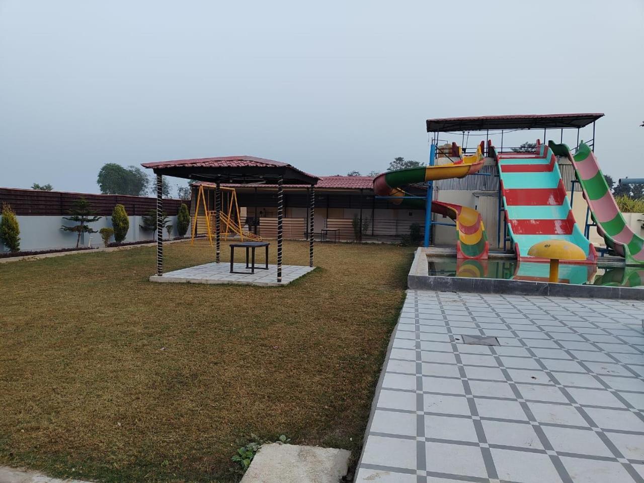The Velvet Sky Hotel & Resort Bahraich Bagian luar foto